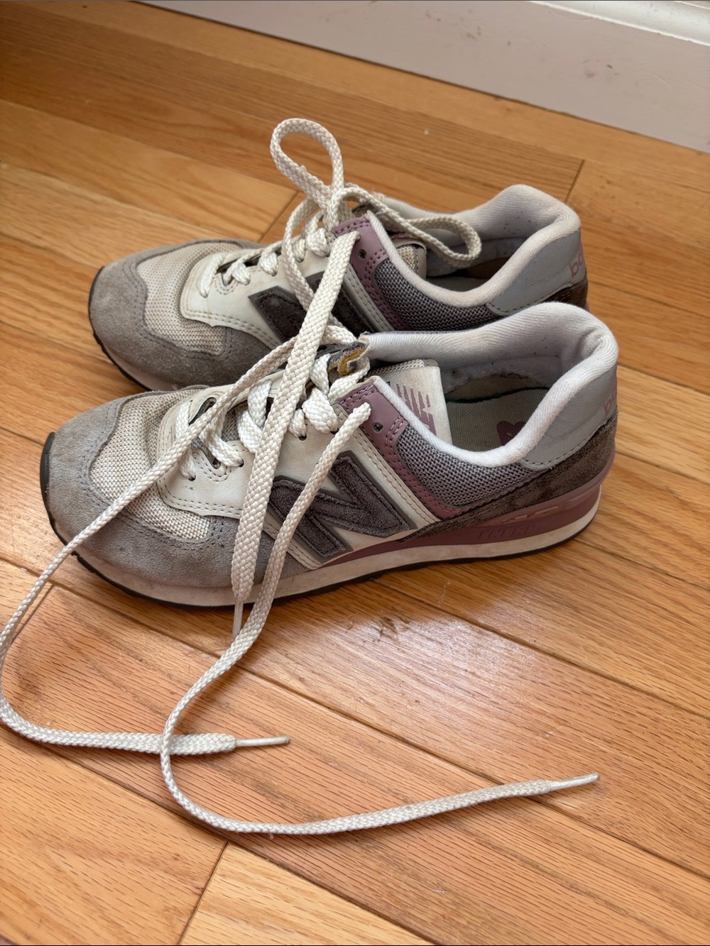 New Balance Women's Gray & Mauve Retro Sneakers